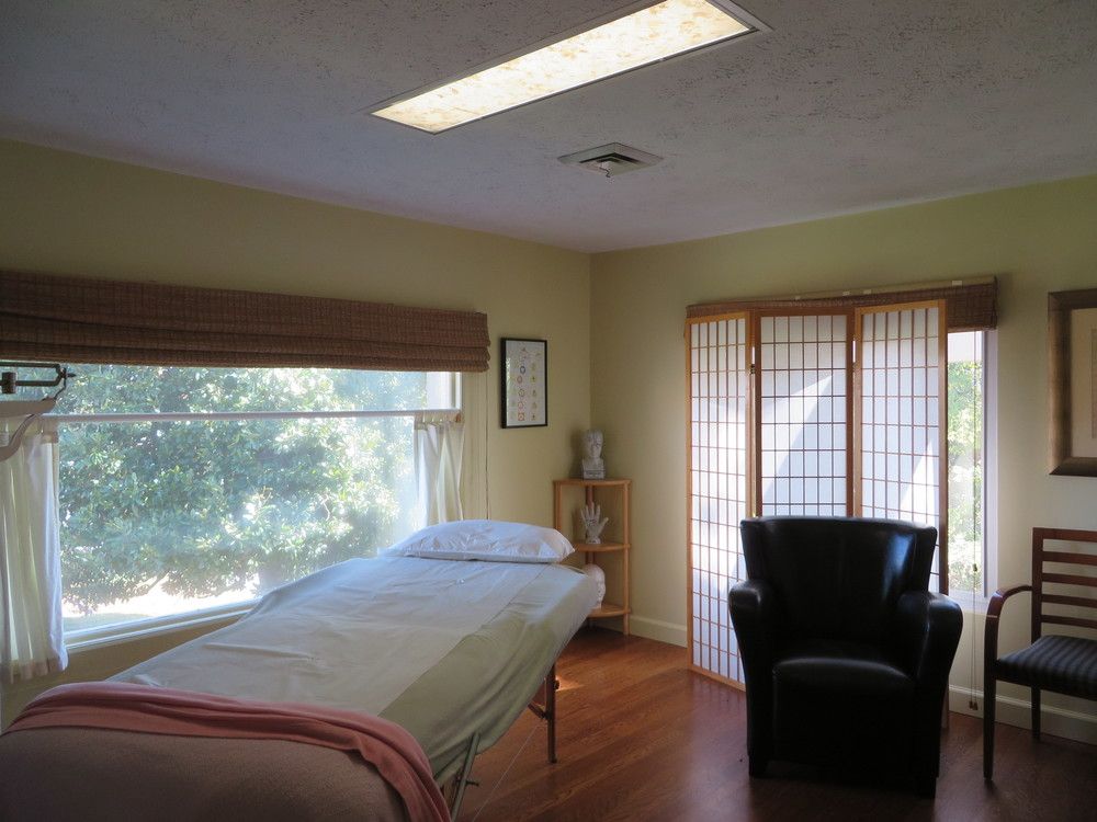 Traditional Health Clinic & Salt Spa: 6210 Highland Place Way, Knoxville, TN 37919
